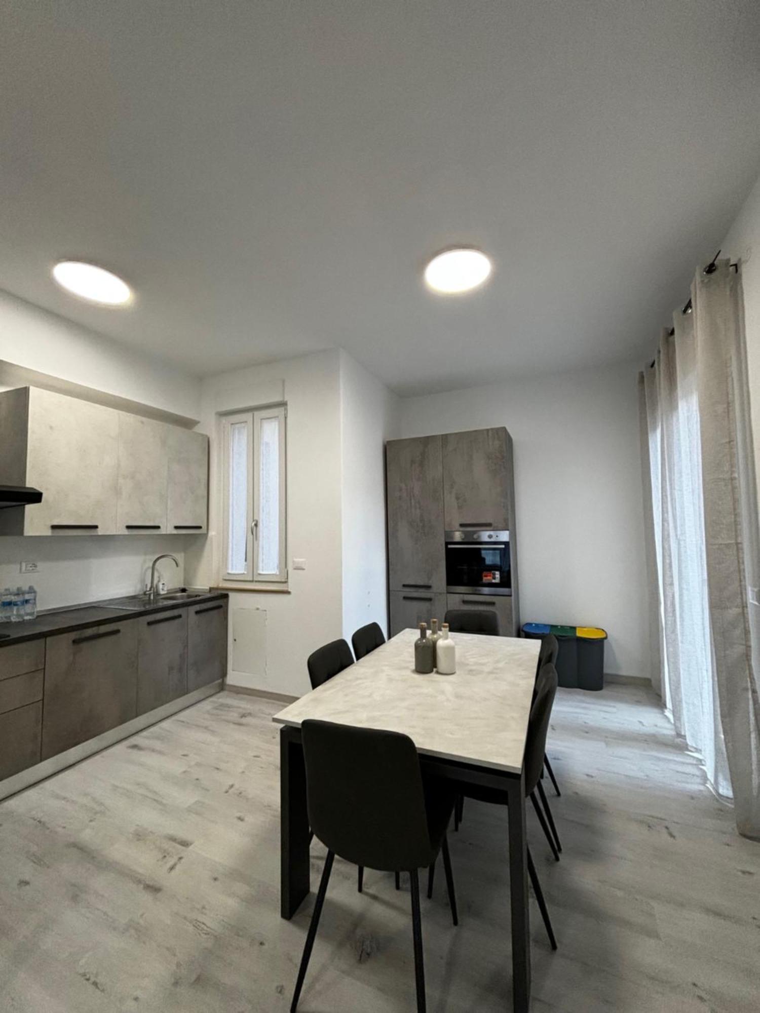 Grey House Apartment *